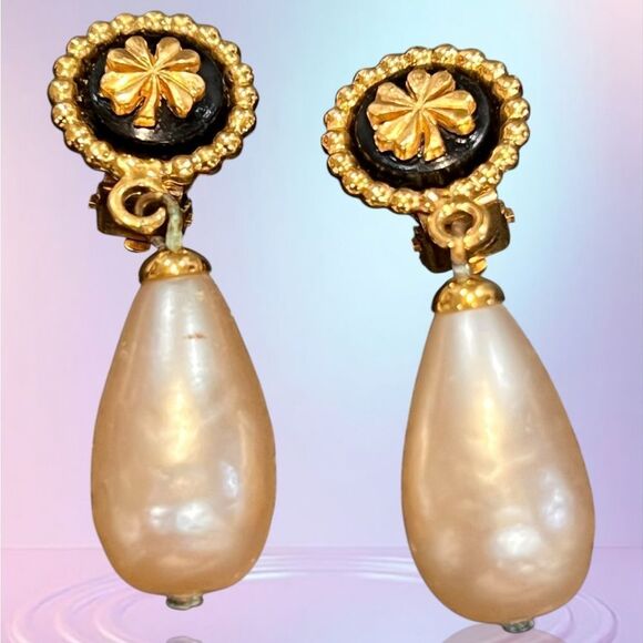 Auth Vintage CHANEL Clover Pearl Drop Clip-On Earrings Black/Gold Used F/S - Picture 1 of 5